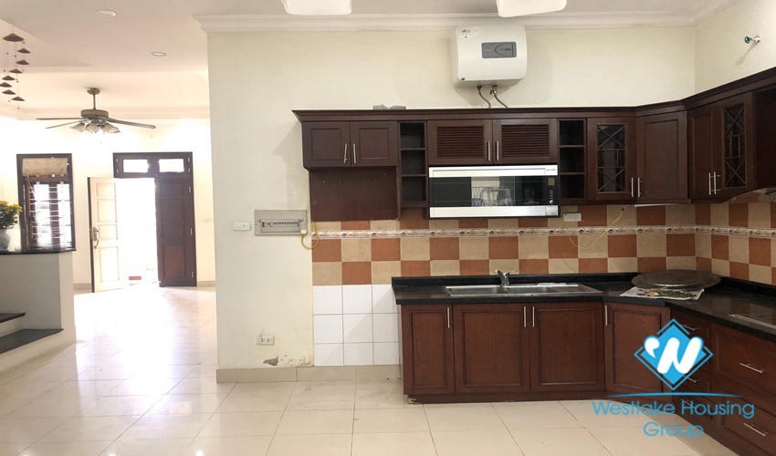 4 bedroom unfurnished house for rent near Unis